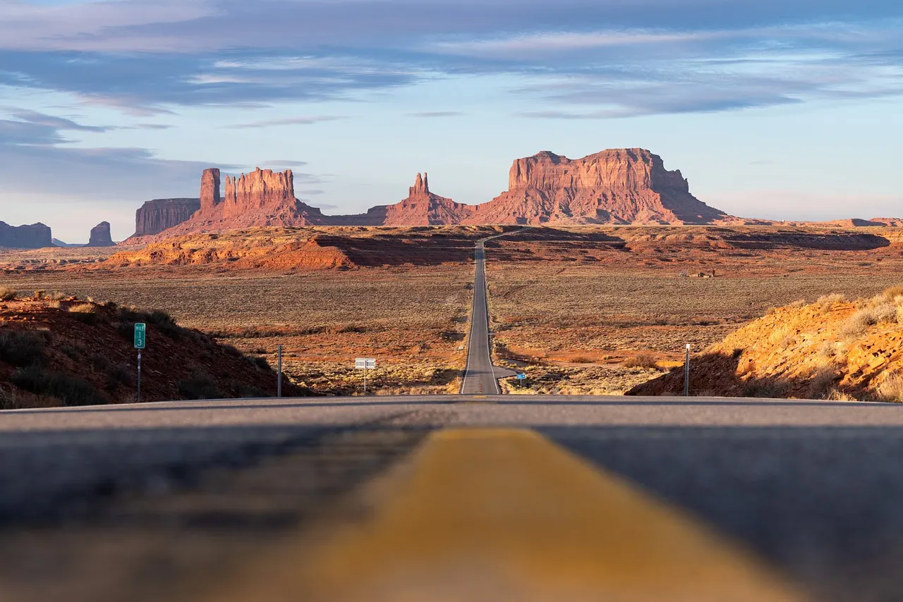 monument valley, desert, road, highway, freeway, route, forrest gump point, nature, travel, arizona, utah, america, landscape, tourism